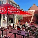 & Restaurant Isvara 호텔