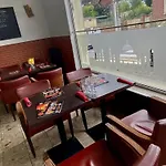 호텔 & Restaurant Isvara Breteuil