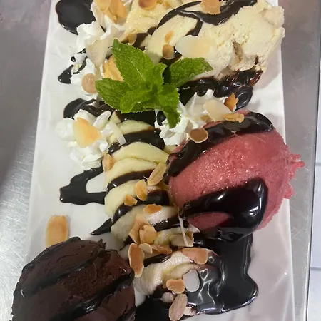 & Restaurant Isvara فندق 3*