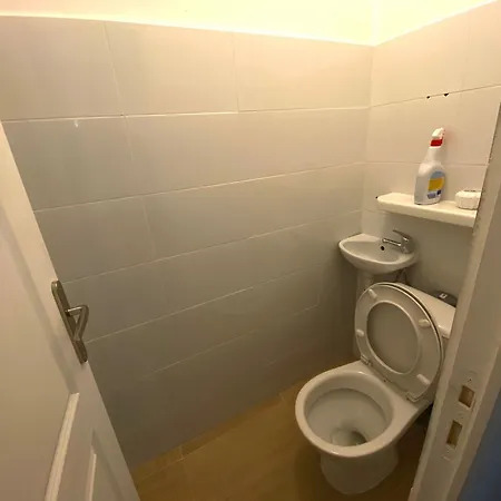 & Restaurant Isvara فندق 3*