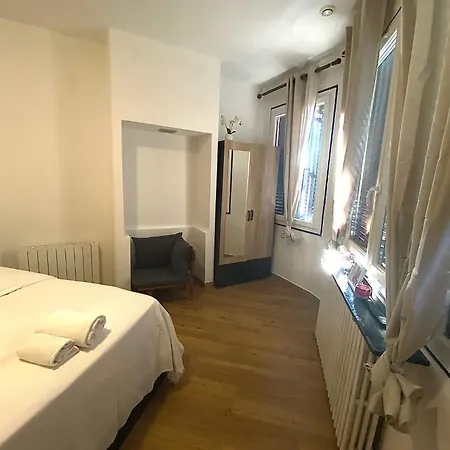 & Restaurant Isvara فندق Breteuil