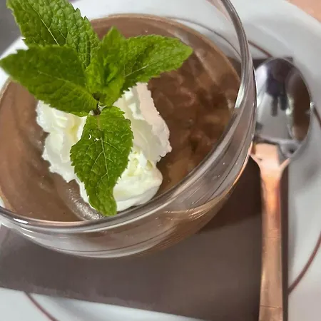 & Restaurant Isvara 3*