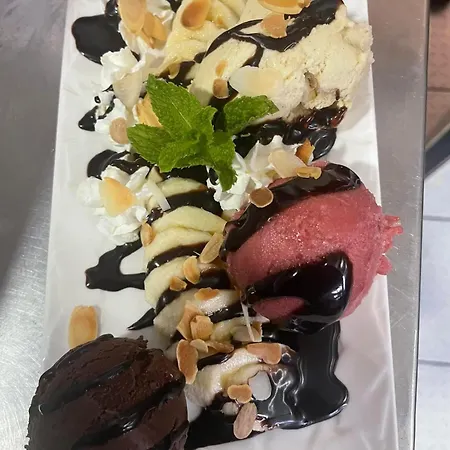 & Restaurant Isvara فندق