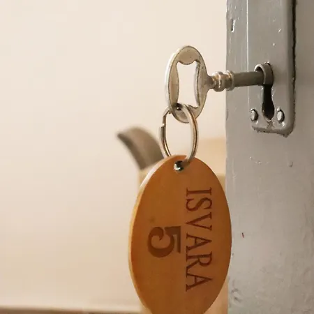& Restaurant Isvara 酒店