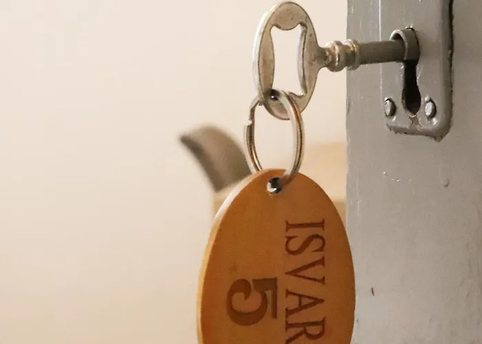 Hôtel&restaurant Isvara Hotel